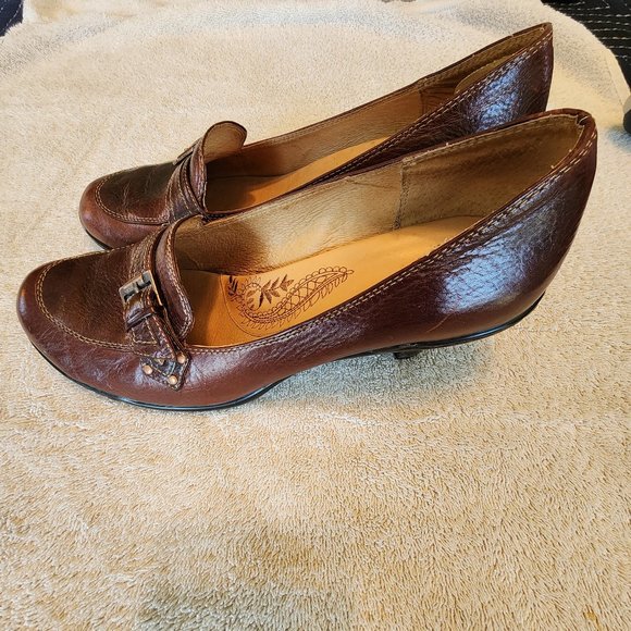 Sofft Rounded Toe Leather Pumps - Picture 4 of 6